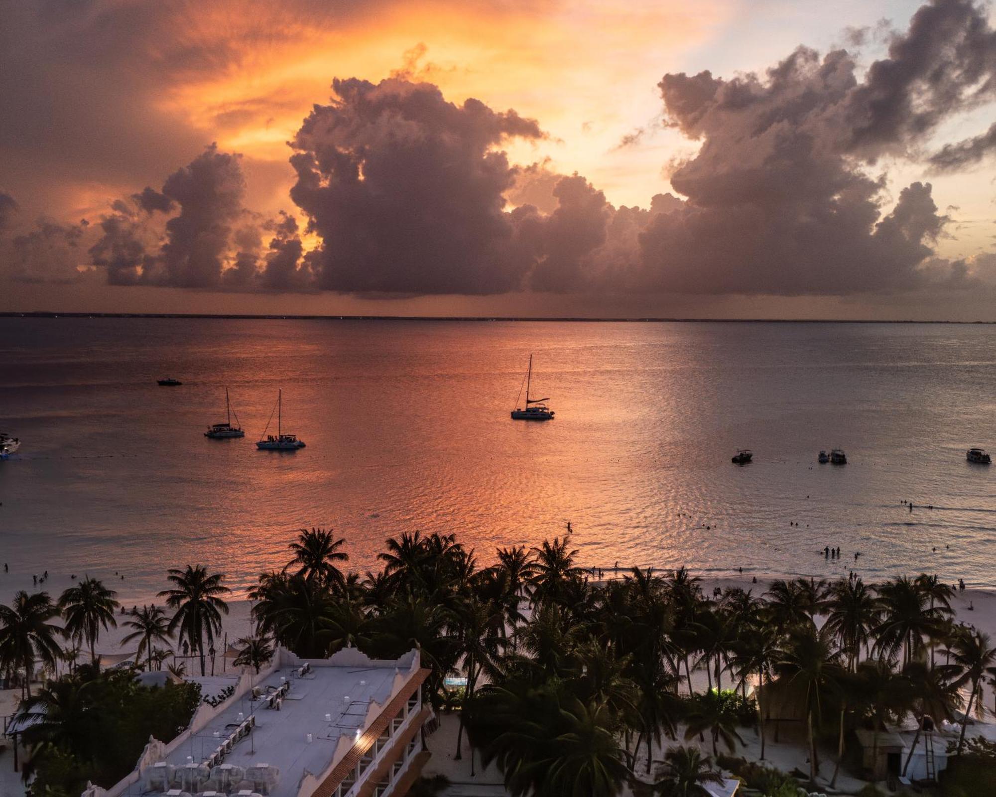 Villas Amanecer By Andiani Travel Isla Mujeres Exterior photo